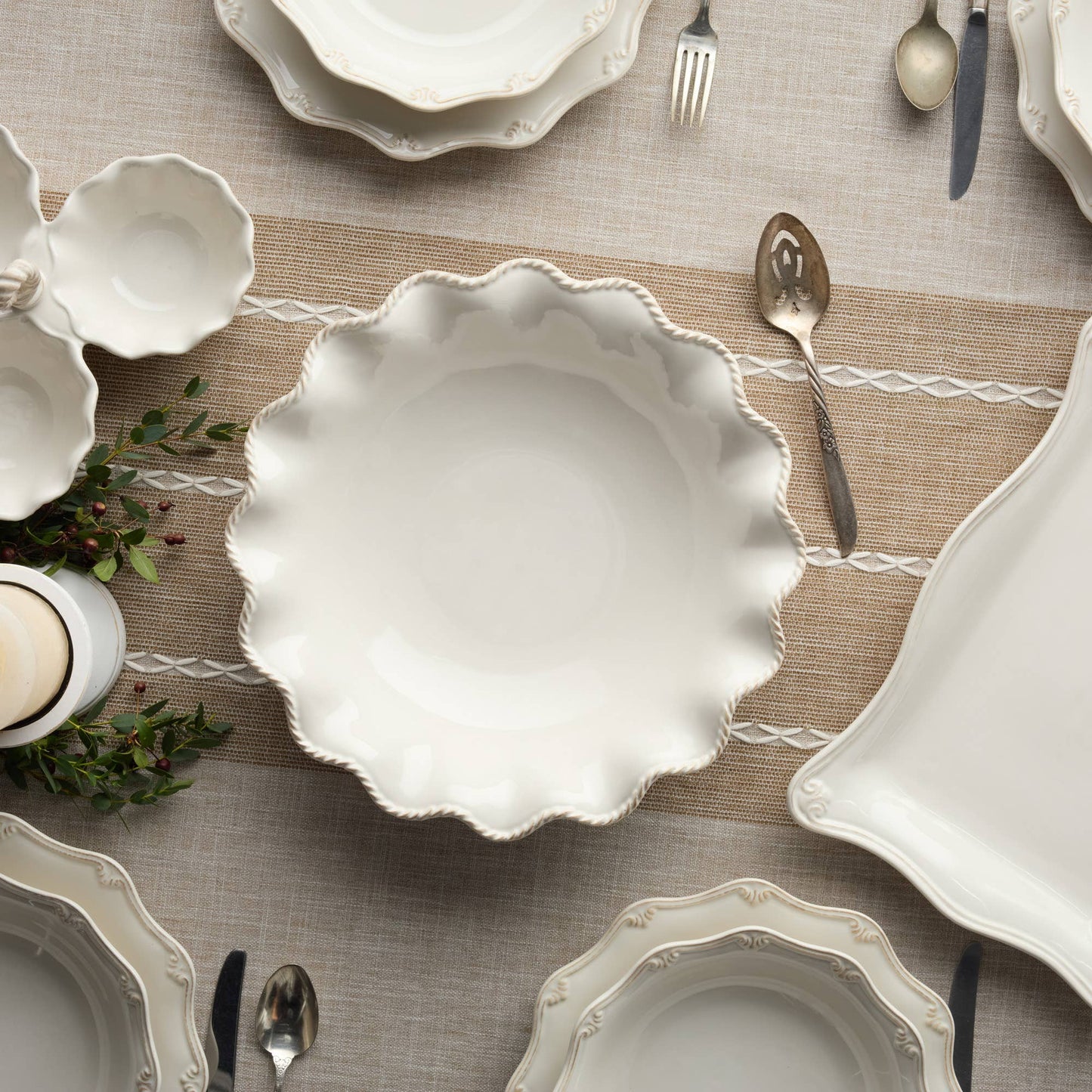 Heritage Stoneware Serving Bowl 13" – Classic & Refined
